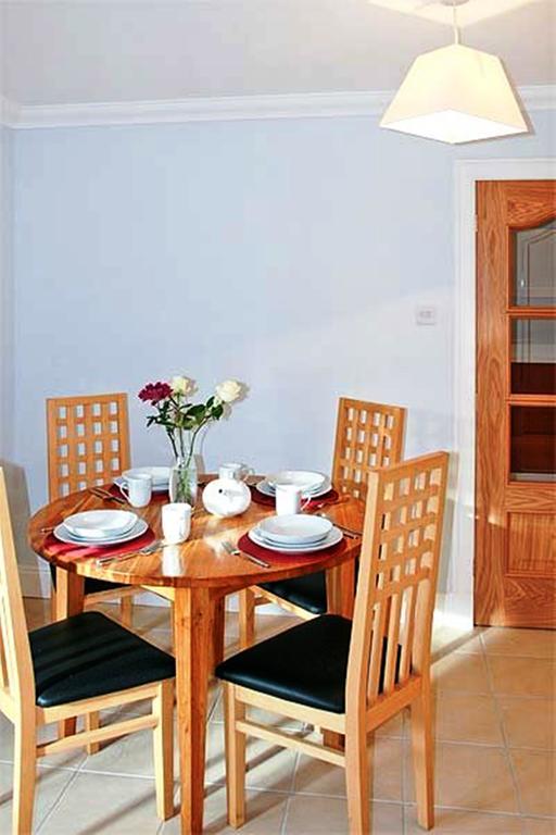 Hillview House *